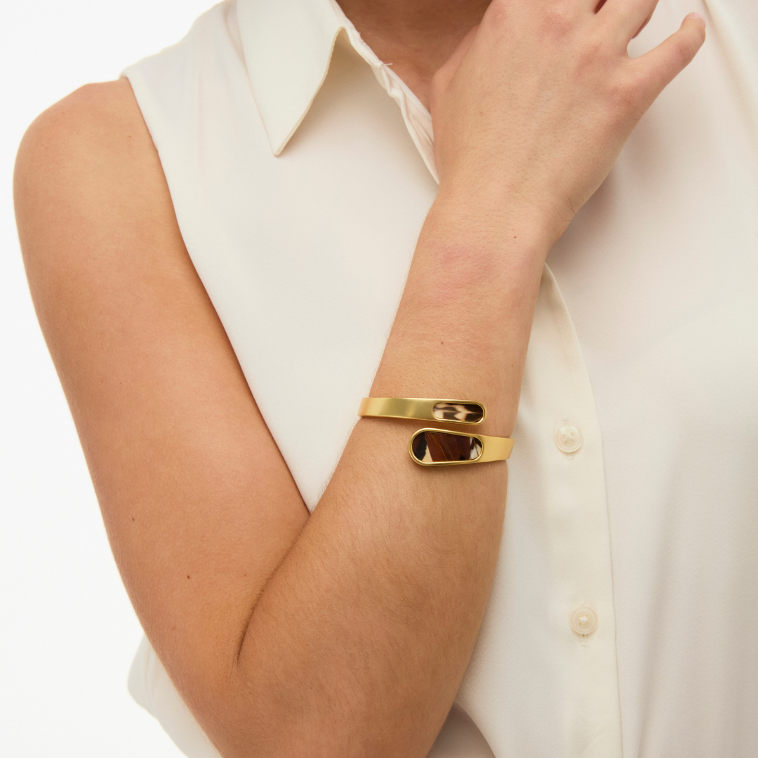 Ari Bezel Hinge Cuff