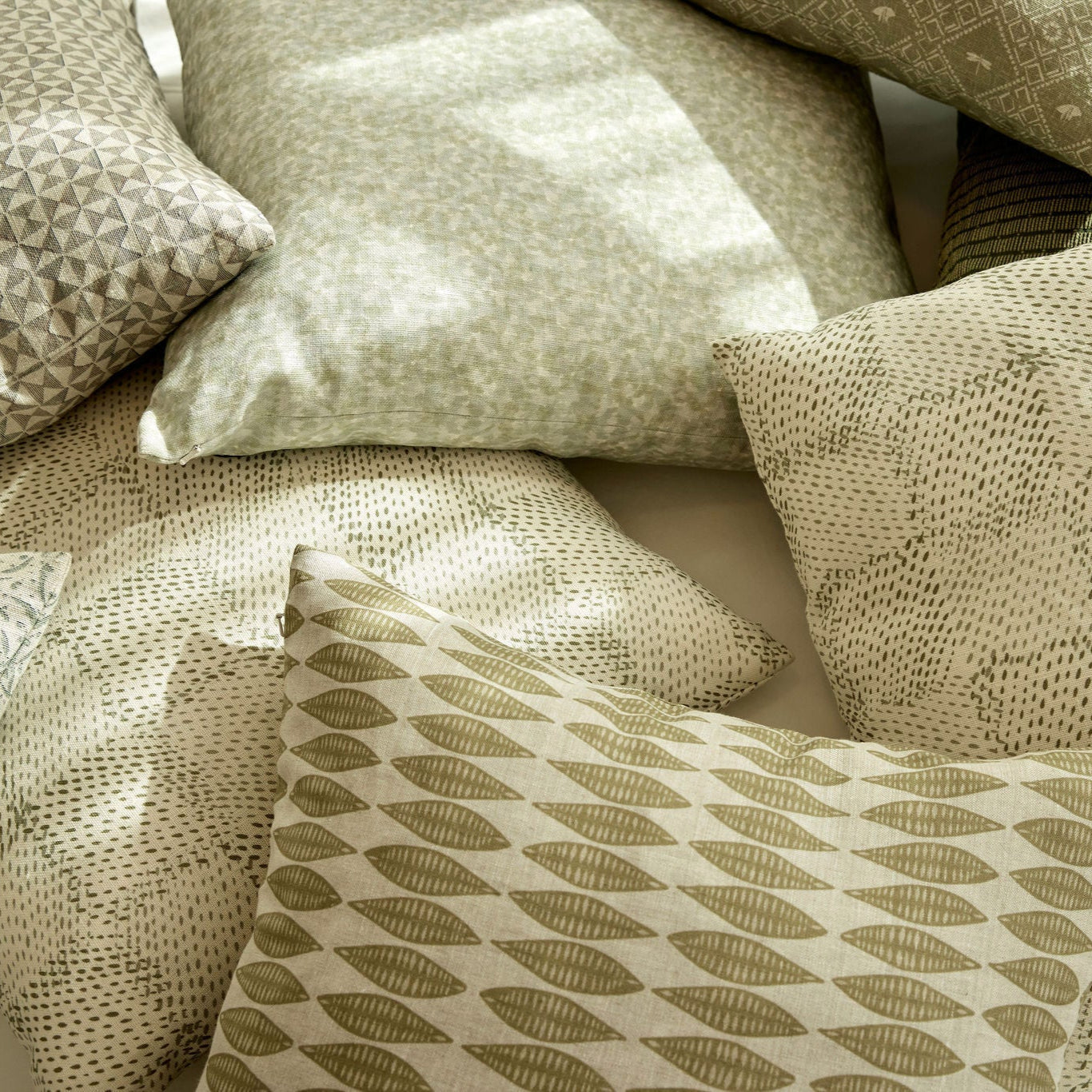 Tortoise Pillow in Honeydew